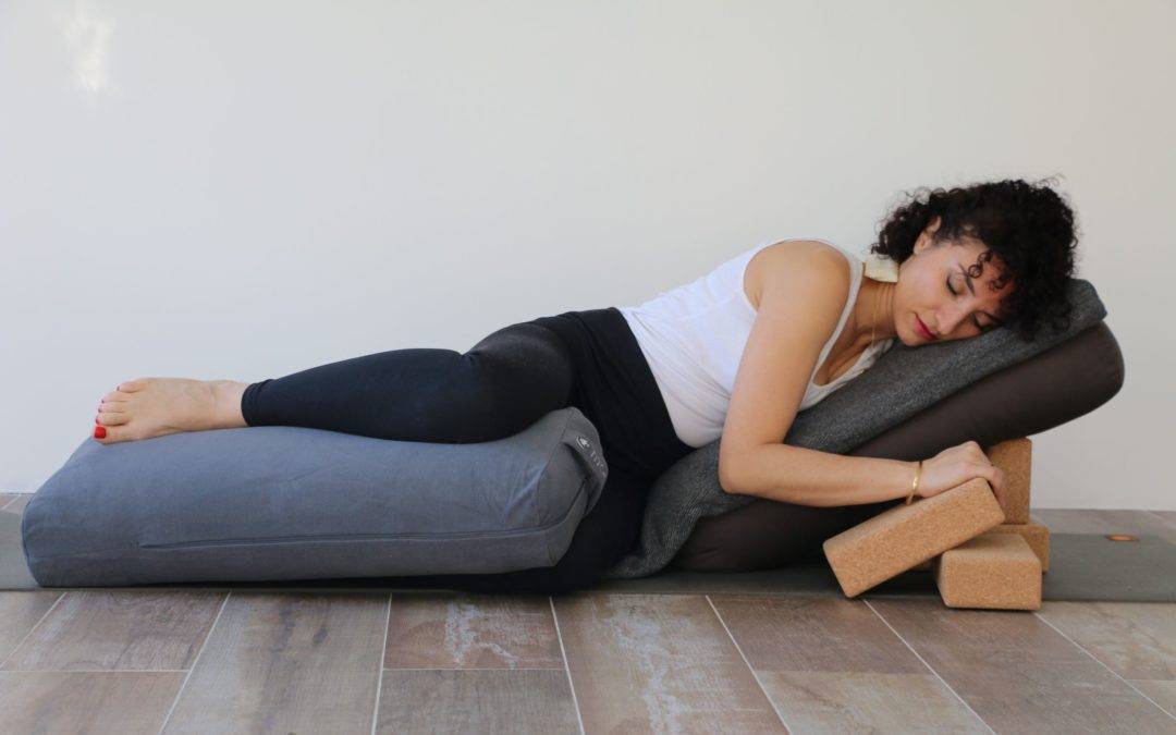 Ralentir et se reposer grâce au yoga restauratif